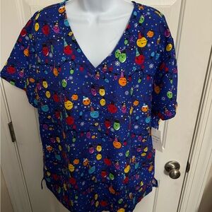 Gabby Brooke Women’s Scrub Top Christmas Lights Snowflakes Size 2X NWT gift